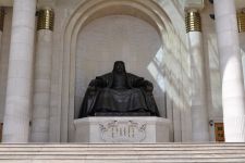 Dschings Khaan in Ulaanbaatar Zu den Nomaden der Westmongolei, Mongolei, 09.07. - 30.07.2016