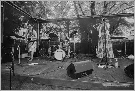 Almut Schlichting – bariton sax / Christian Marien – drums / Anke Lucks – trombone