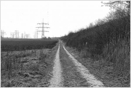 an der A6 (rechts) entlang